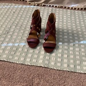 Lucky Brand, Women’s size 8 casual heel. Rust Red